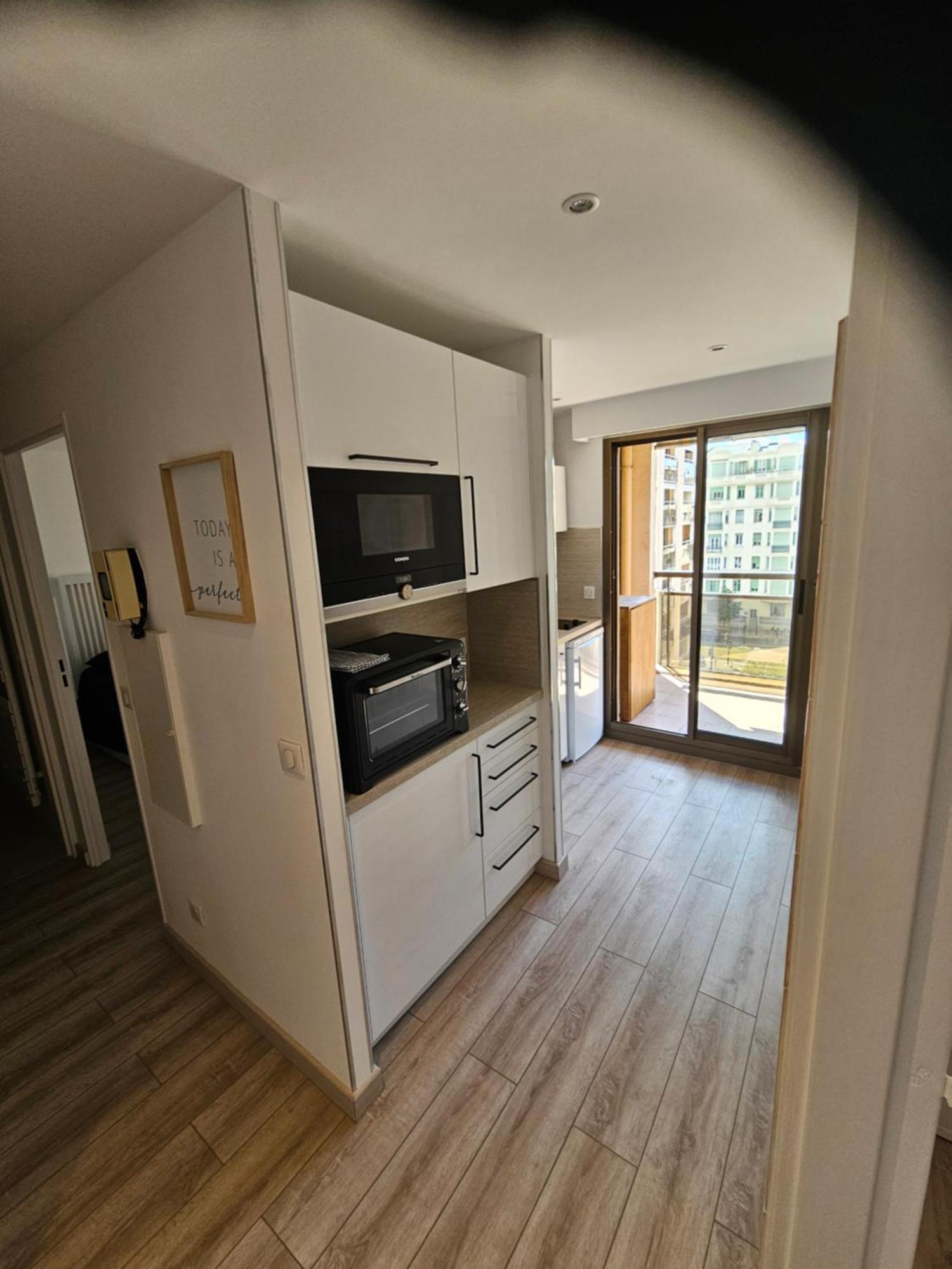 Beautiful 1 Bedroom Flat Nizza Esterno foto